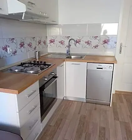 Apartament Rosanda *