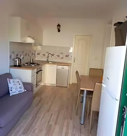 Rosanda Apartament *